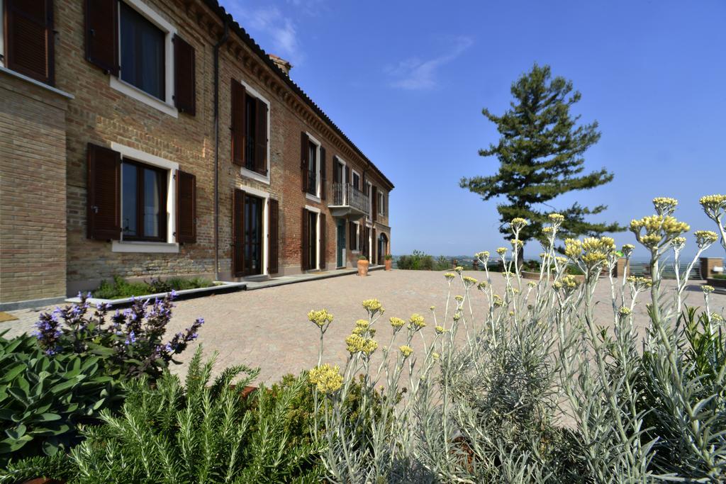مبيت وإفطار كوستيليولي دستي Cascina San Michele المظهر الخارجي الصورة